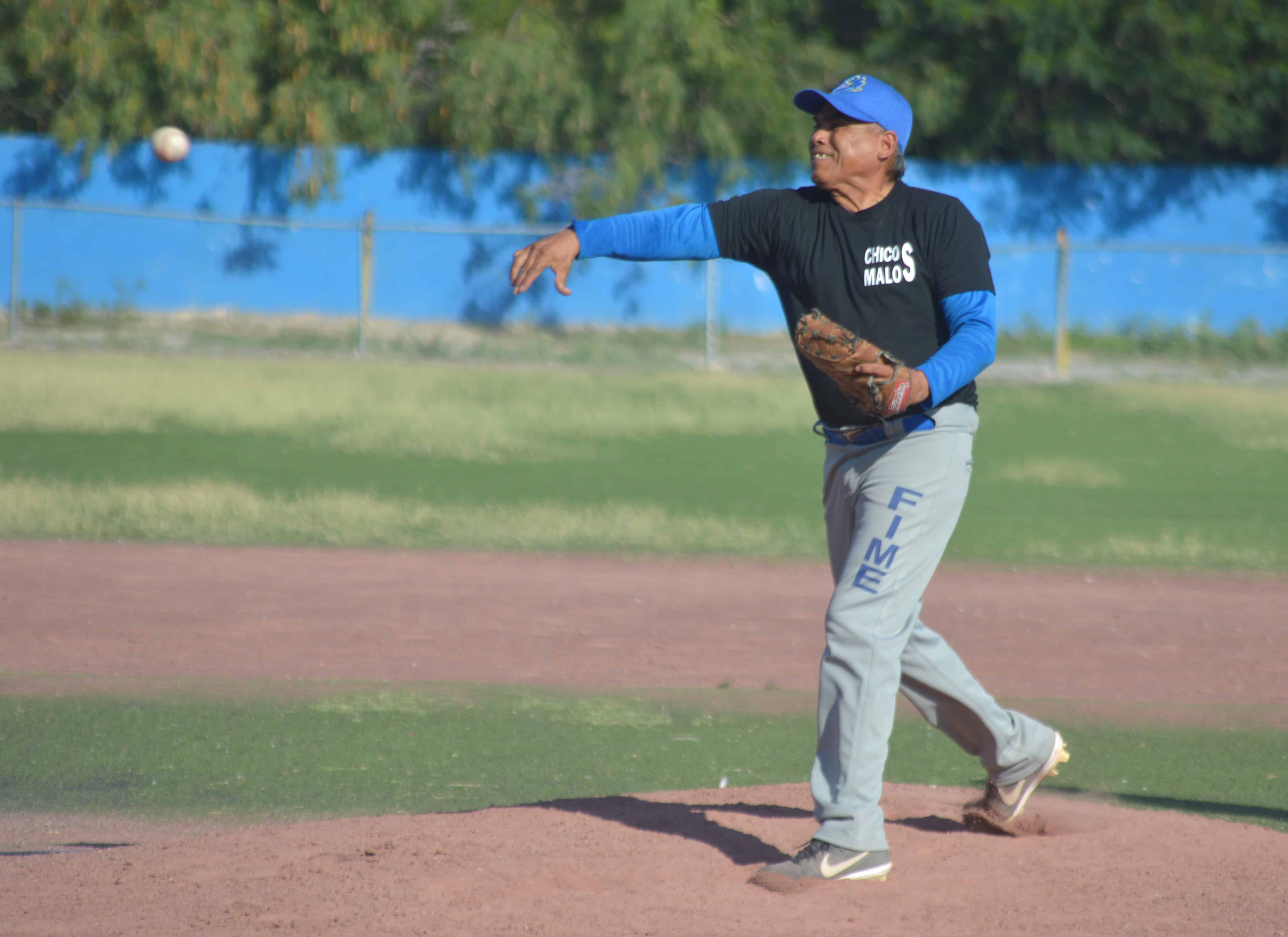 Astros y Lobos lideran la Liga de B&eacute;isbol 60 a&ntilde;os y m&aacute;s: playoffs definidos