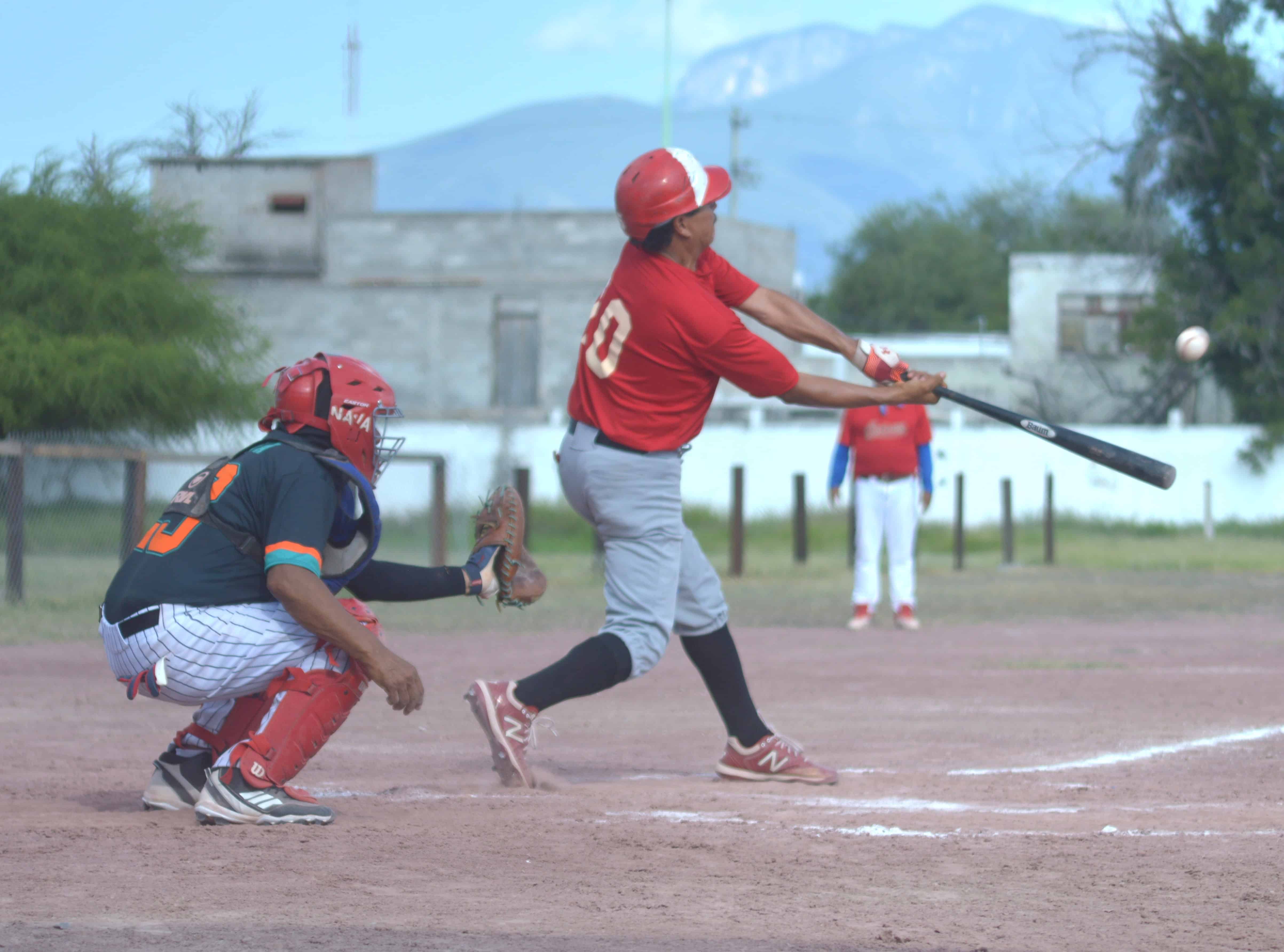 Astros y Lobos lideran la Liga de B&eacute;isbol 60 a&ntilde;os y m&aacute;s: playoffs definidos