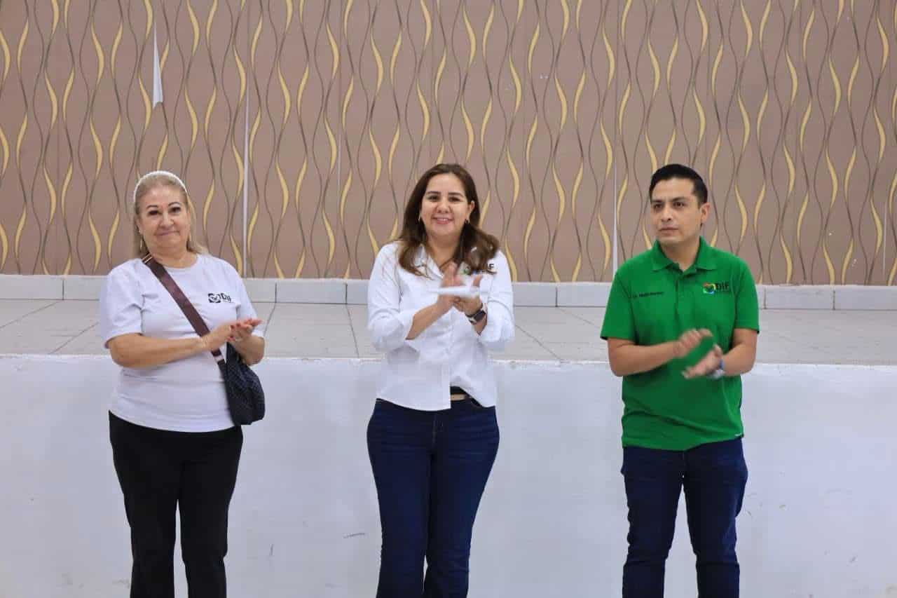 Adultos mayores viajan a Torre&oacute;n