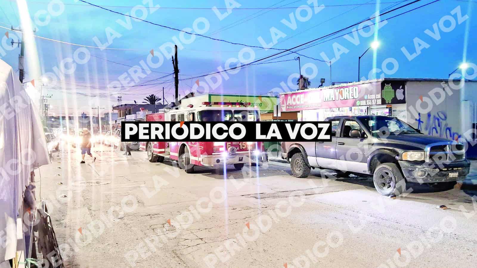 Incendio en Monclova: autom&oacute;vil se quema en centro comercial