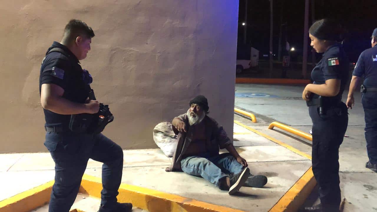 Hombre de Guerrero recibe apoyo de Seguridad P&uacute;blica en Monclova
