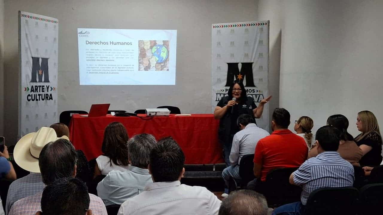 Capacitan a funcionarios en derechos humanos