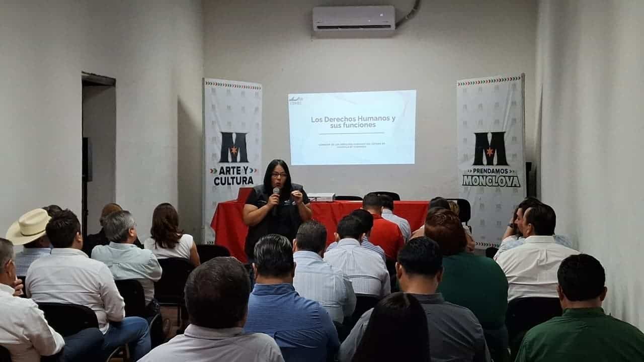 Capacitan a funcionarios en derechos humanos
