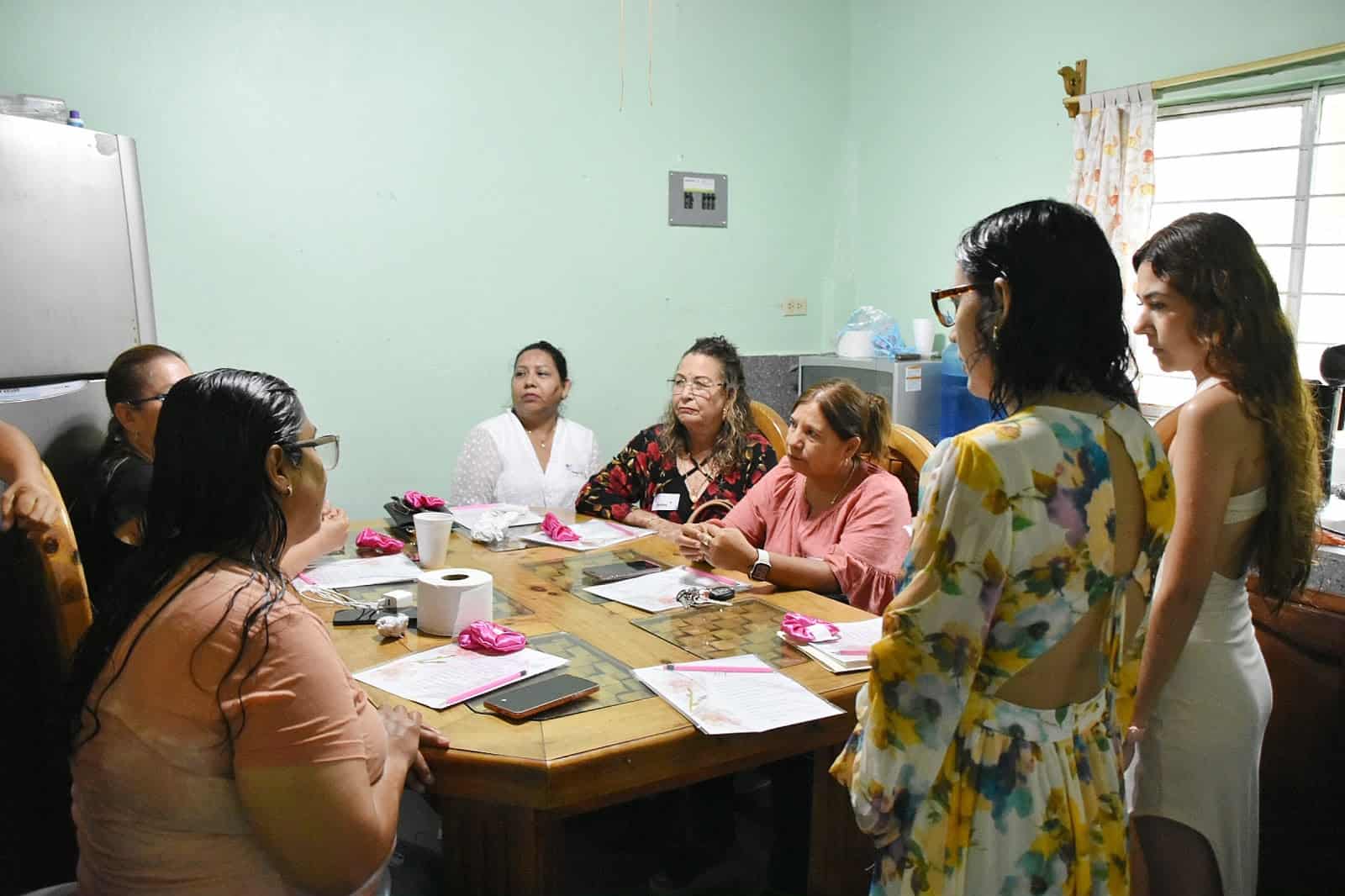 Mujeres de Cuatro Ci&eacute;negas participan en taller de empoderamiento
