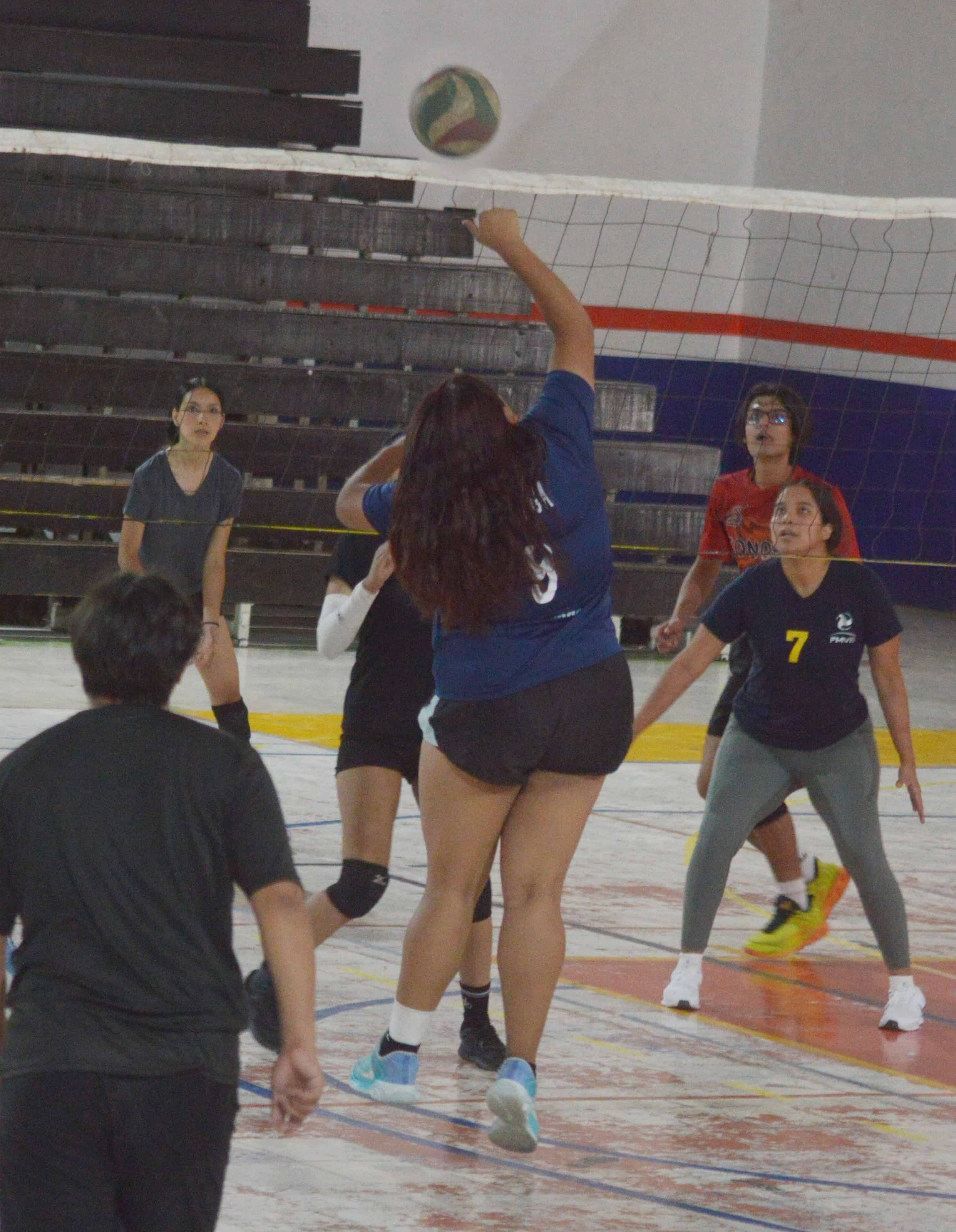 Dram&aacute;tica remontada de Shadows ante Estrellas en el Gimnasio Municipal