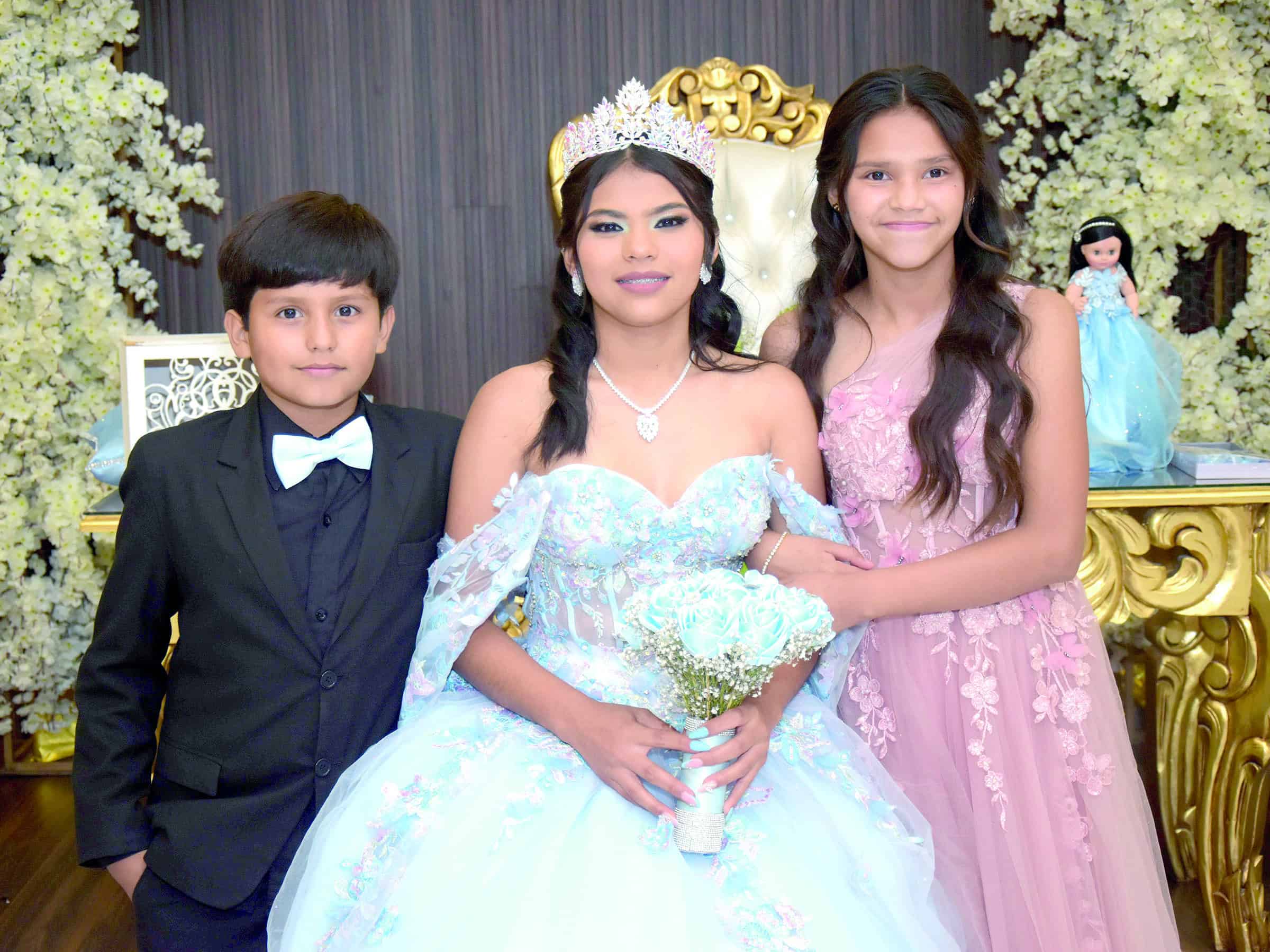 Alondra Isabel Morales celebra sus quince a&ntilde;os con emotiva ceremonia