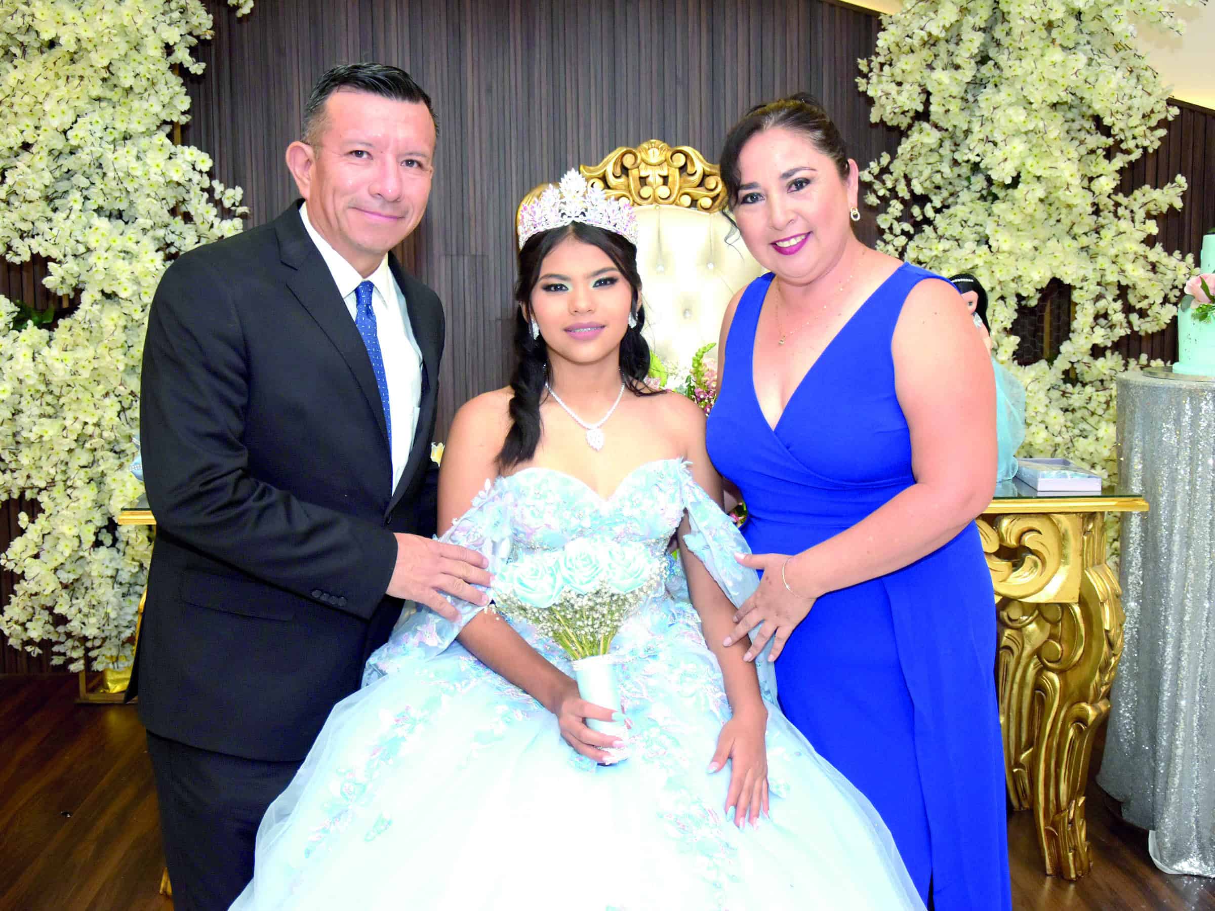Alondra Isabel Morales celebra sus quince a&ntilde;os con emotiva ceremonia