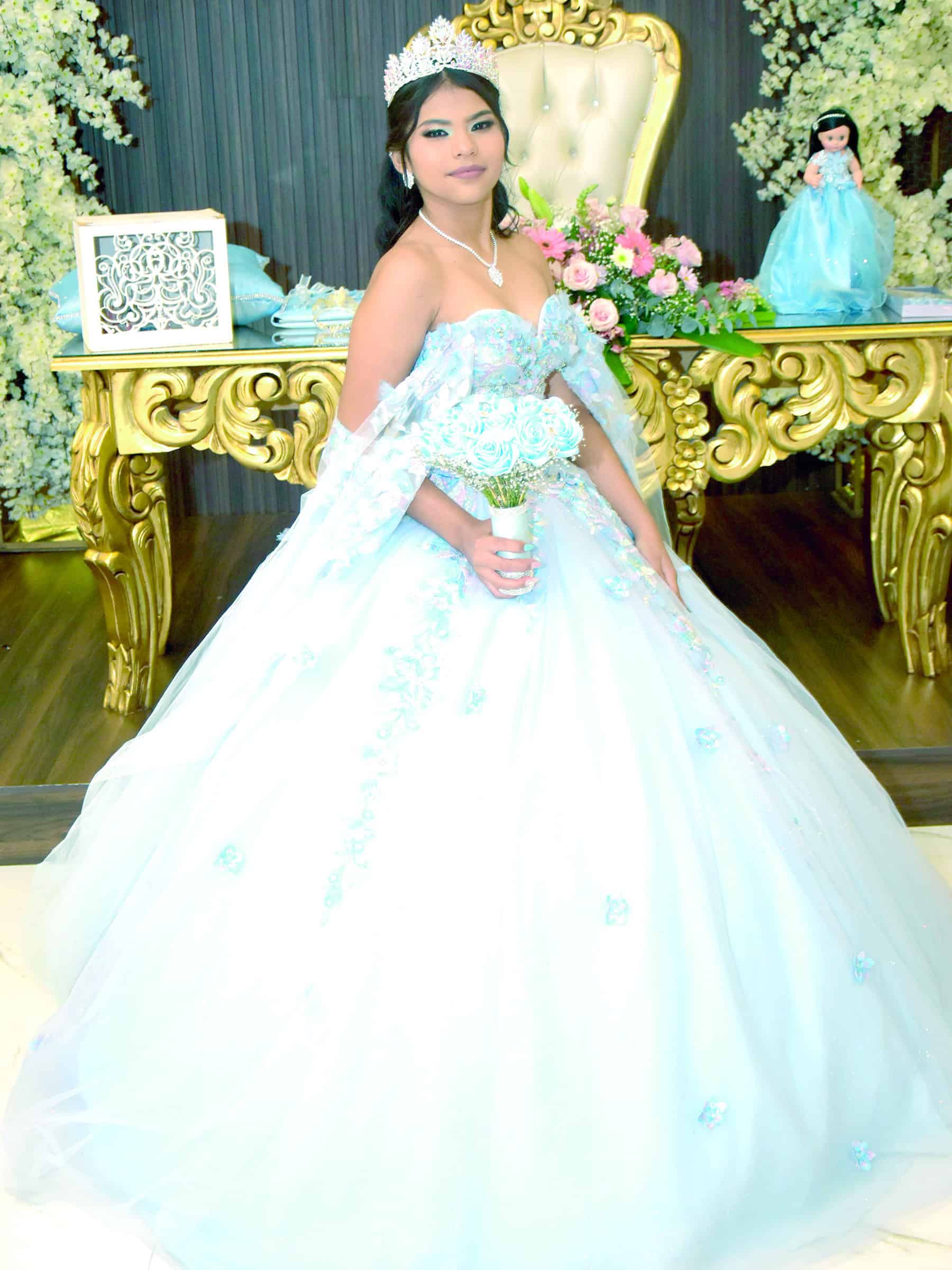 Alondra Isabel Morales celebra sus quince a&ntilde;os con emotiva ceremonia