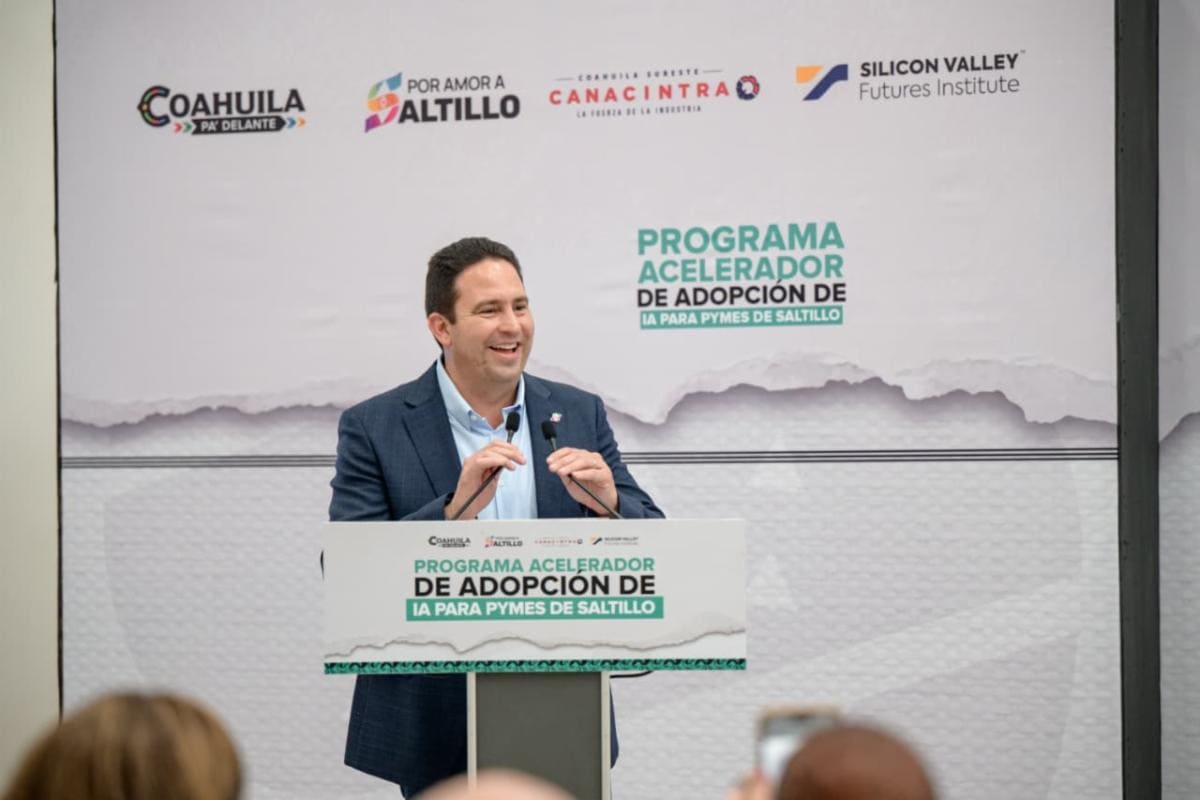 Javier D&iacute;az Gonz&aacute;lez presenta programa de IA en Saltillo para PyMES