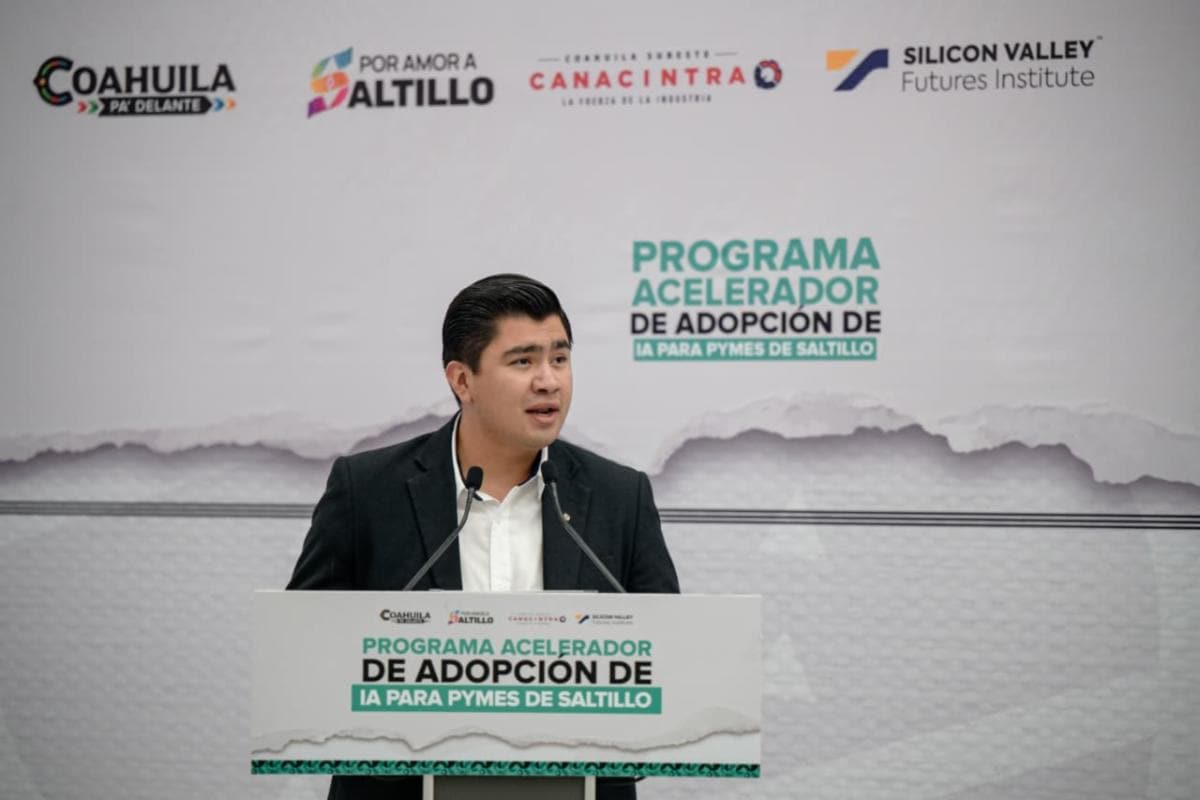 Javier D&iacute;az Gonz&aacute;lez presenta programa de IA en Saltillo para PyMES