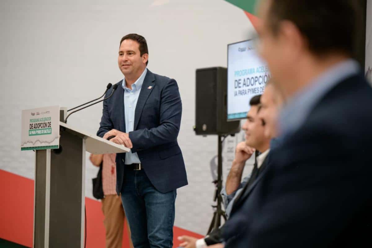 Javier D&iacute;az Gonz&aacute;lez presenta programa de IA en Saltillo para PyMES