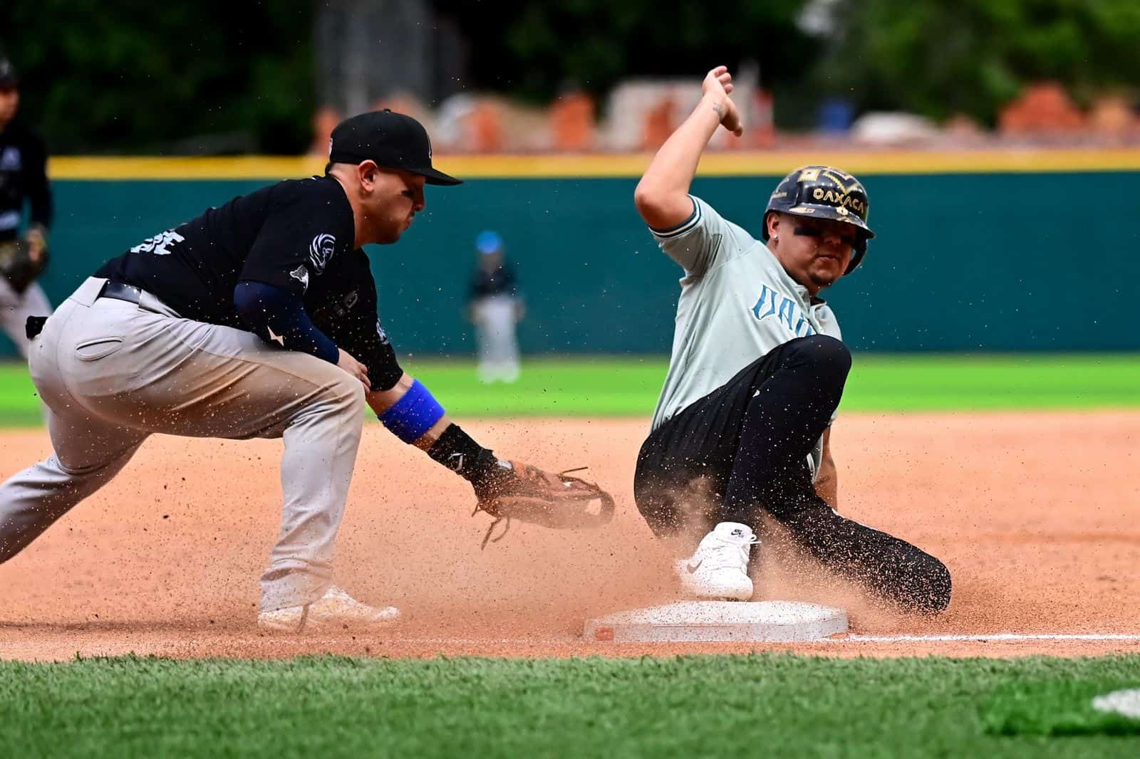 Guerreros de Oaxaca vencen a Acereros de Monclova: 8-4 en el YuVa