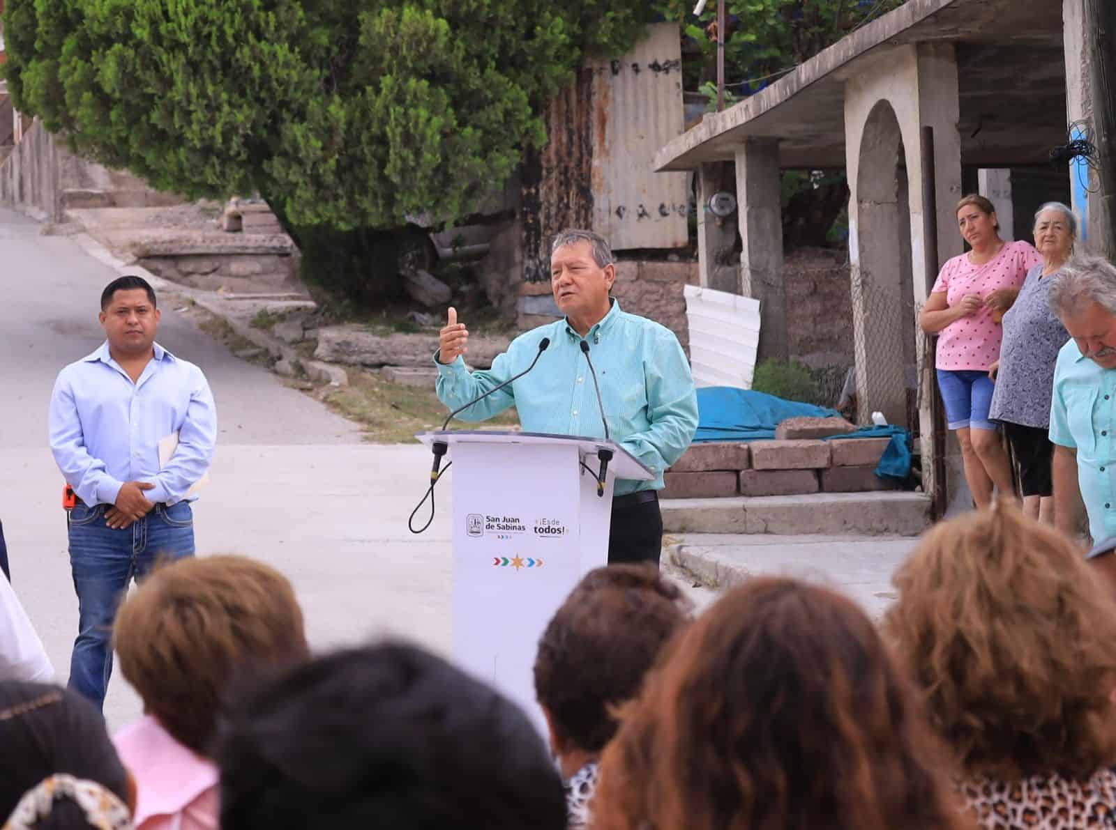 &Oacute;scar R&iacute;os cumple compromisos y entrega obra de pavimentaci&oacute;n en la colonia Hidalgo