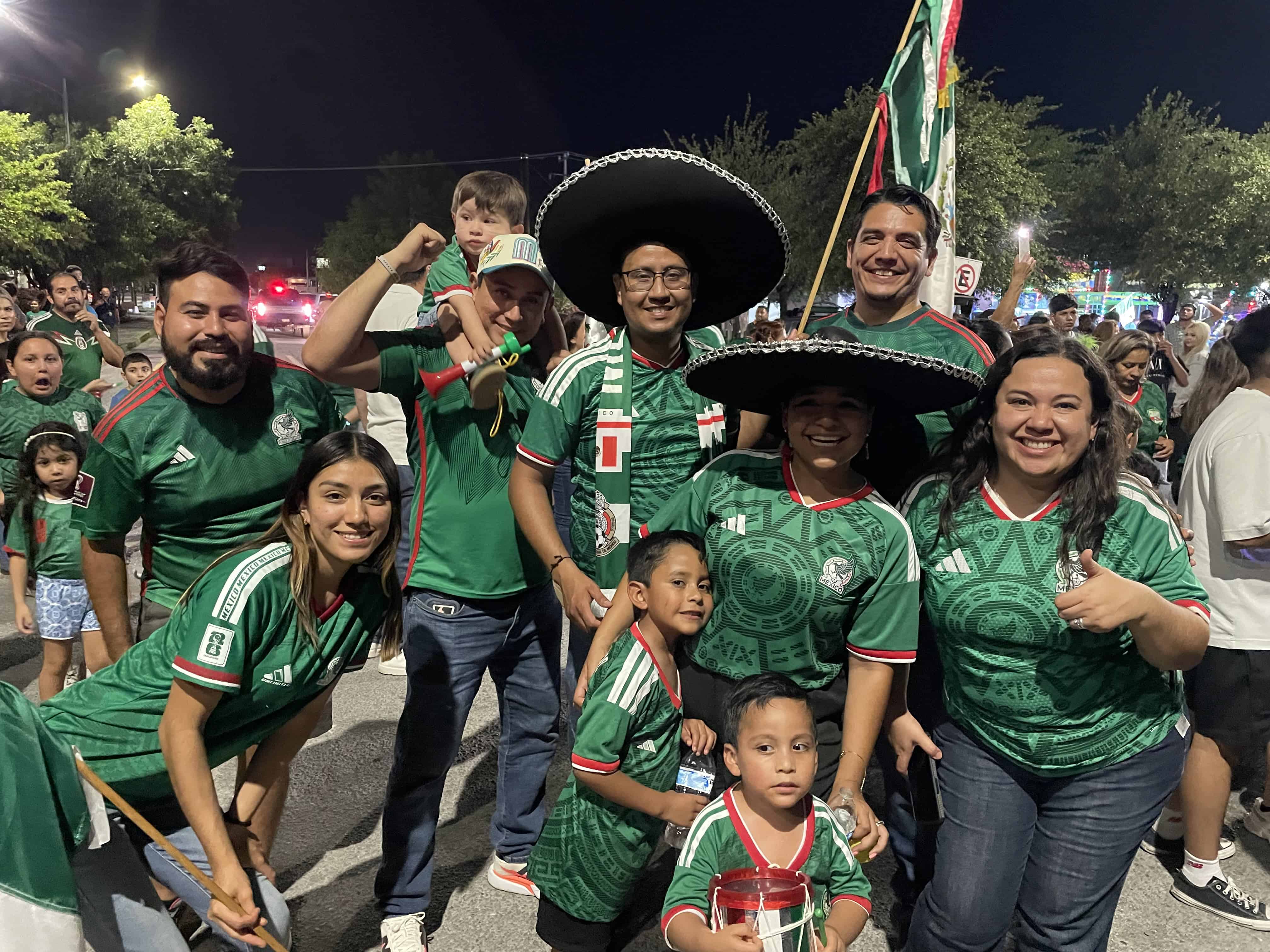 Fiesta en Monclova por victoria de la Selecci&oacute;n contra Corea