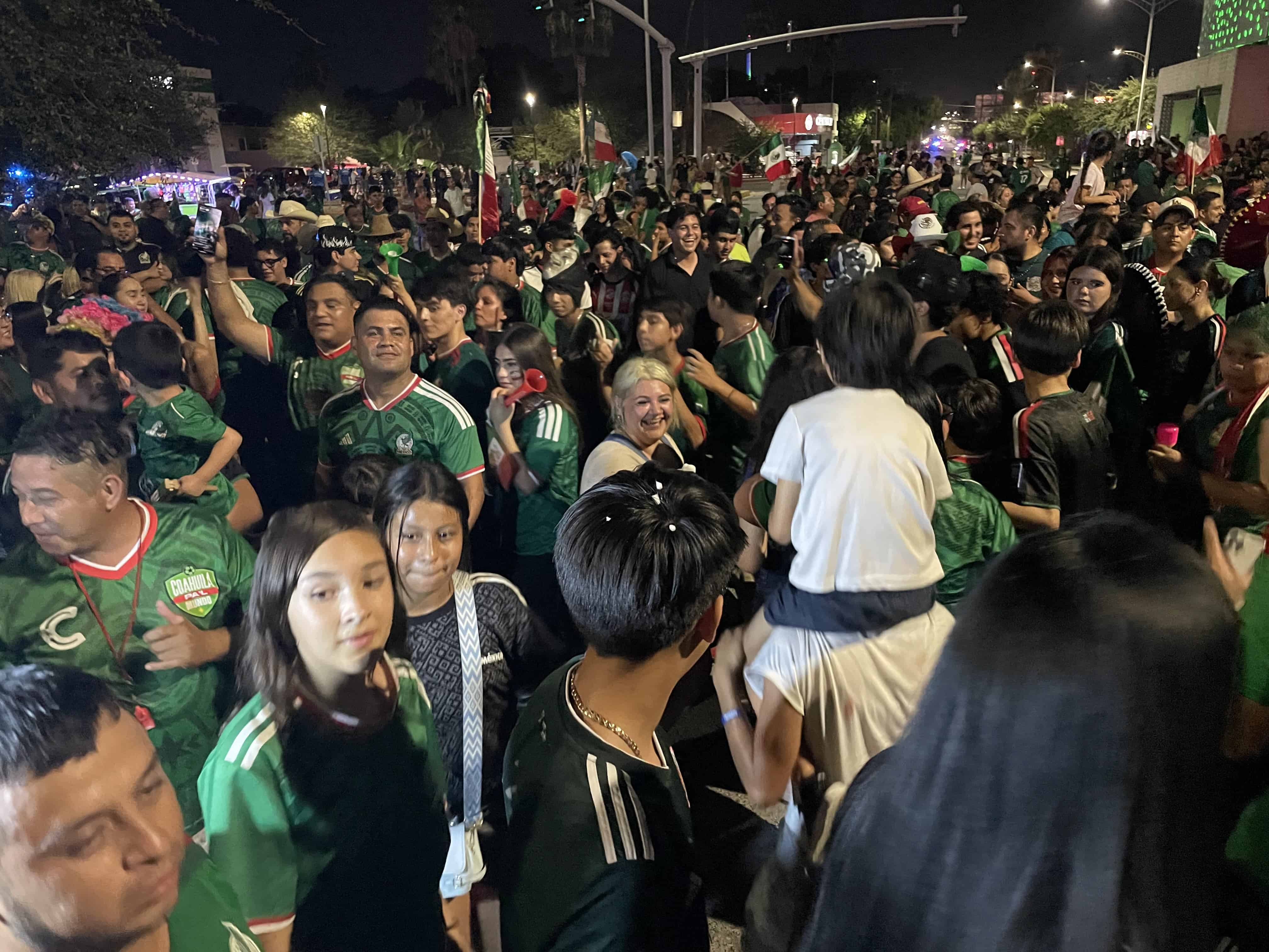 Fiesta en Monclova por victoria de la Selecci&oacute;n contra Corea