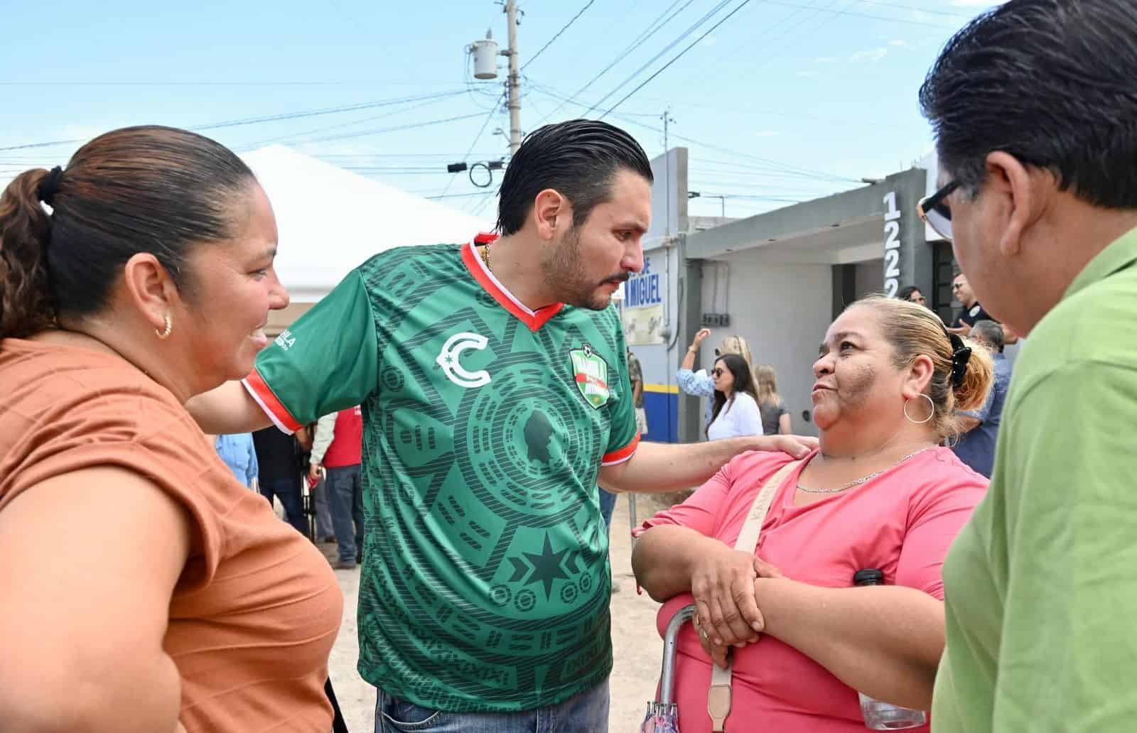 Carlos Villarreal inicia obras de pavimentaci&oacute;n en Monclova: 500 familias beneficiadas