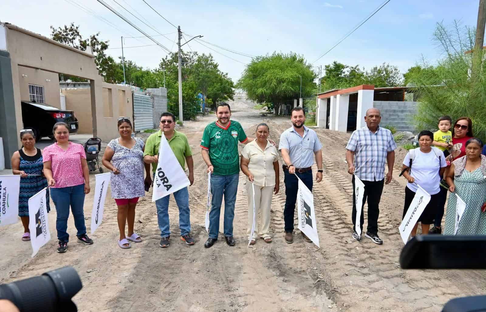 Carlos Villarreal inicia obras de pavimentaci&oacute;n en Monclova: 500 familias beneficiadas