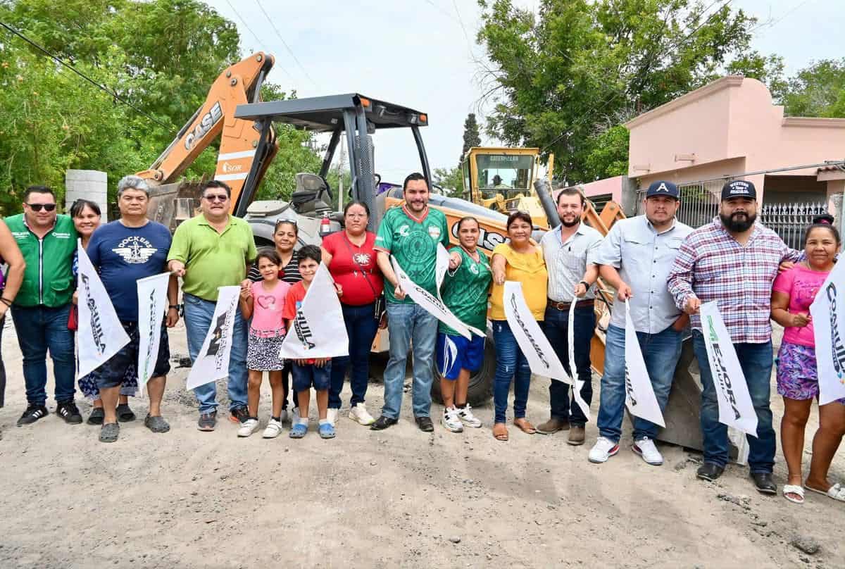Carlos Villarreal inicia obras de pavimentaci&oacute;n en Monclova: 500 familias beneficiadas