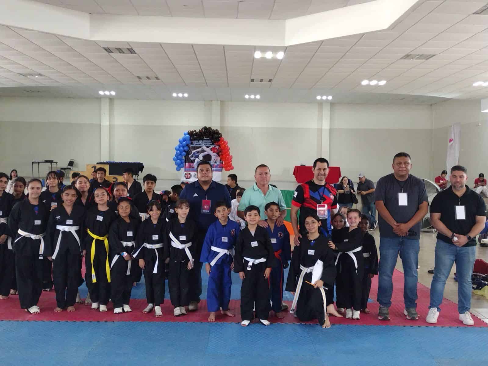 M&uacute;zquiz re&uacute;ne a decenas de atletas en exitoso torneo estatal de taekwondo
