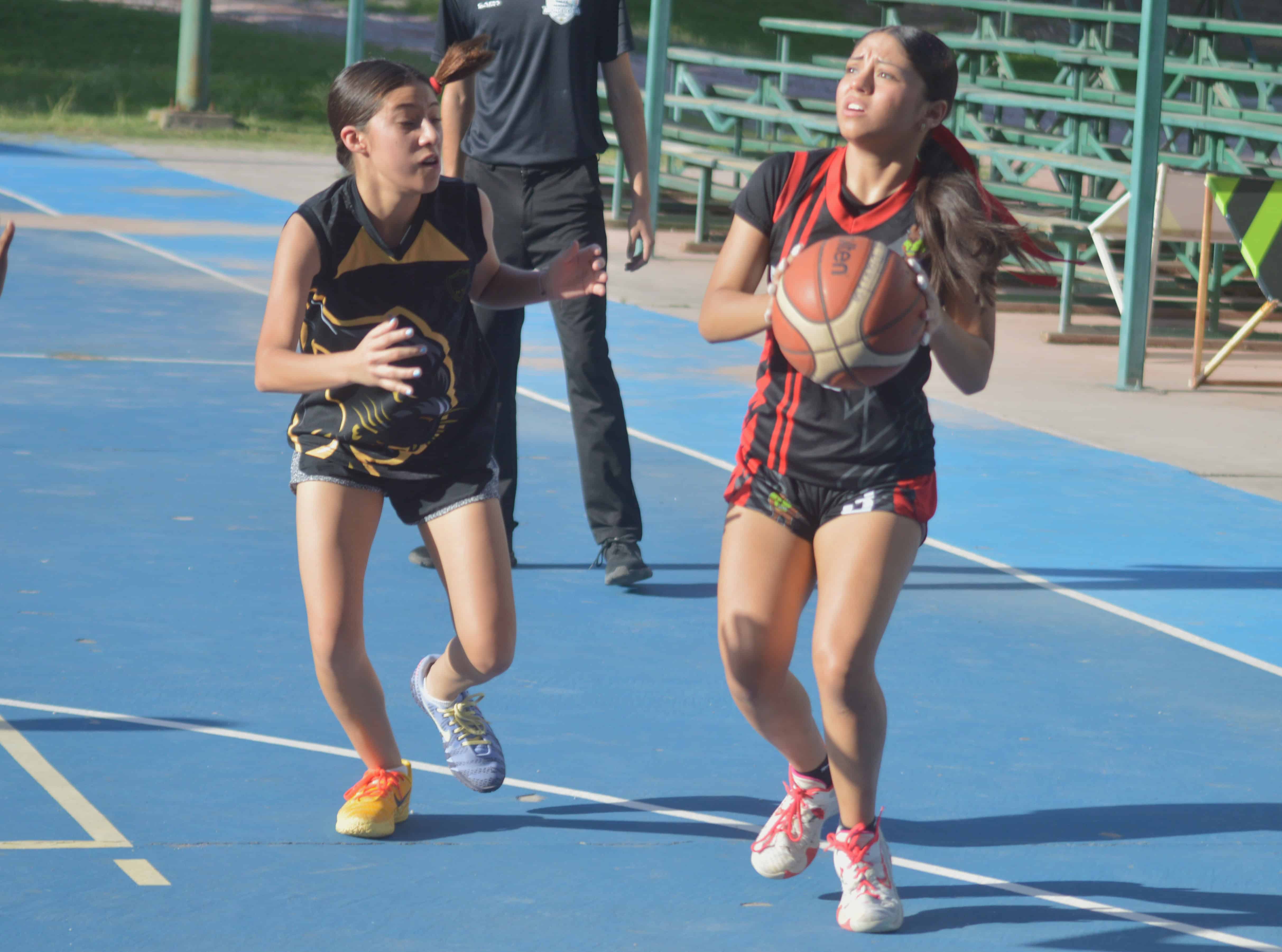 B&uacute;falas del Cobac Prepa 24 vencen a ICC Panteras en final de b&aacute;squetbol