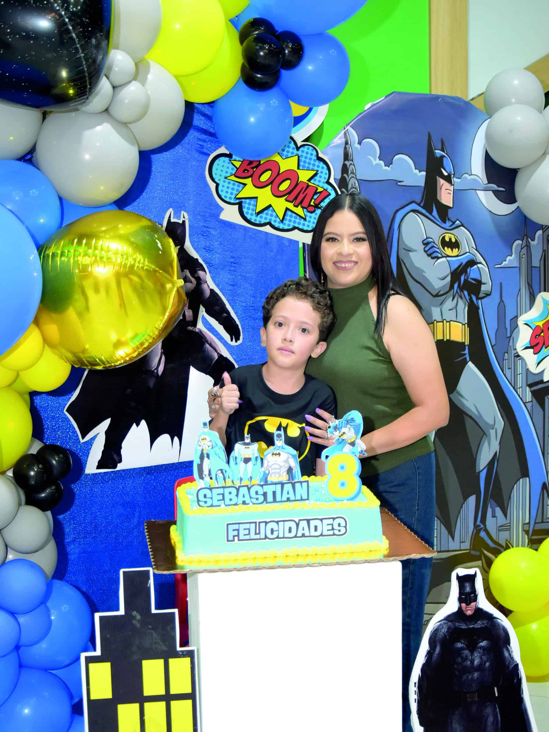 Sebasti&aacute;n Gonz&aacute;lez celebra su cumplea&ntilde;os rodeado de amigos