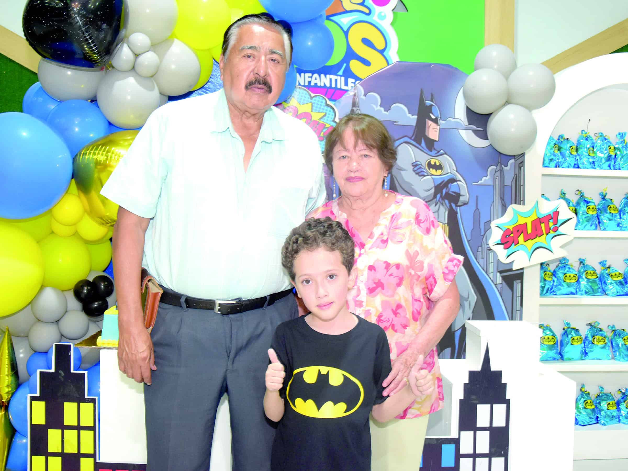 Sebasti&aacute;n Gonz&aacute;lez celebra su cumplea&ntilde;os rodeado de amigos
