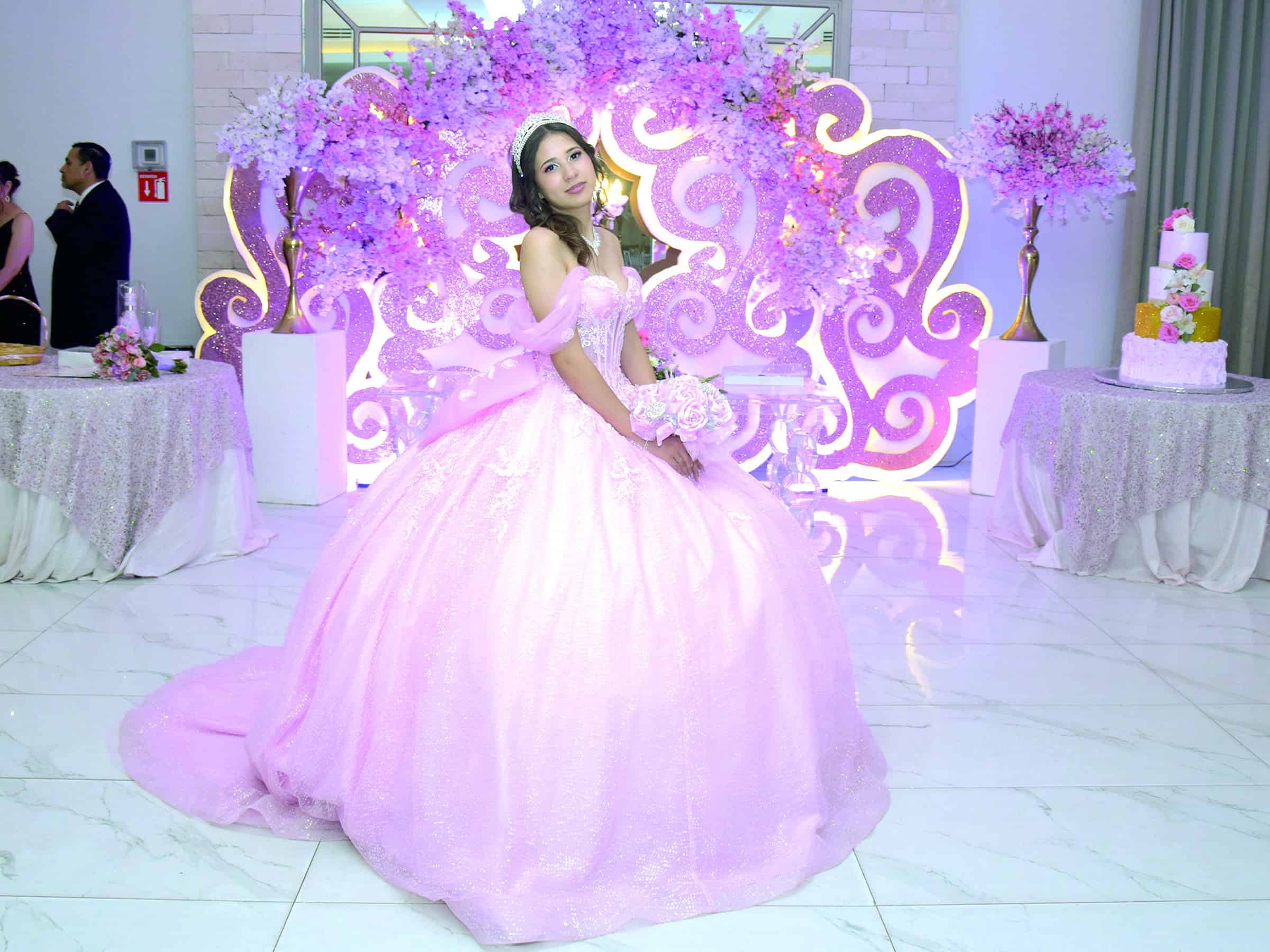 Grecia Torres celebra sus quince a&ntilde;os con emotiva ceremonia en Monclova