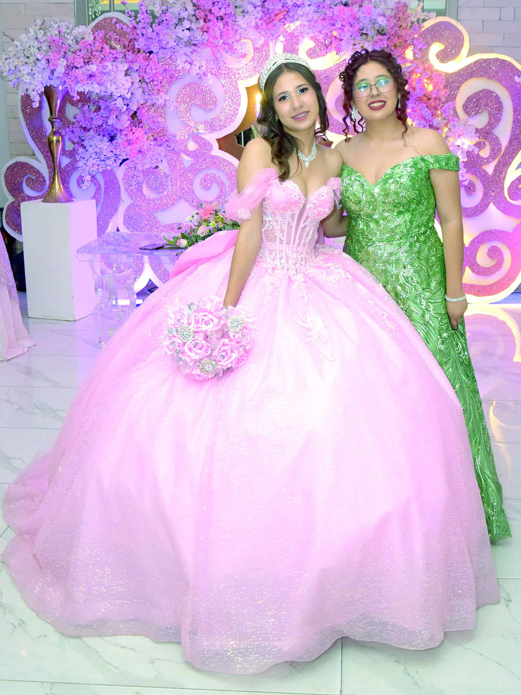 Grecia Torres celebra sus quince a&ntilde;os con emotiva ceremonia en Monclova