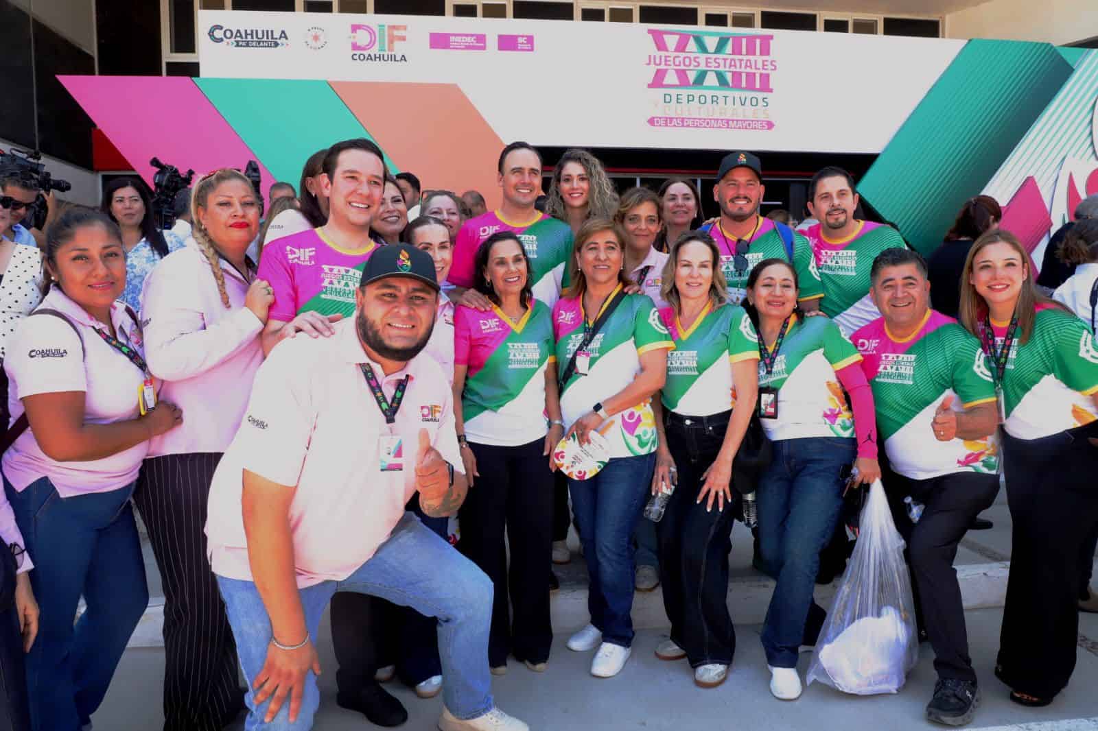 Adultos mayores de la Regi&oacute;n Carbon&iacute;fera brillan en Torre&oacute;n