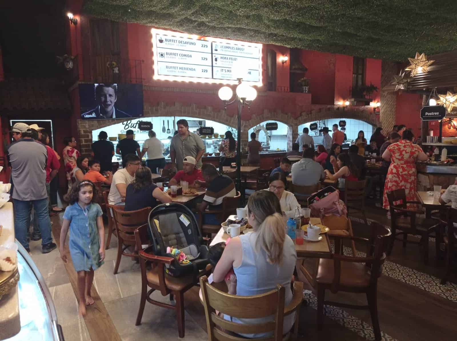 Este domingo hubo m&aacute;s afluencia en restaurantes y tiendas de regalos.