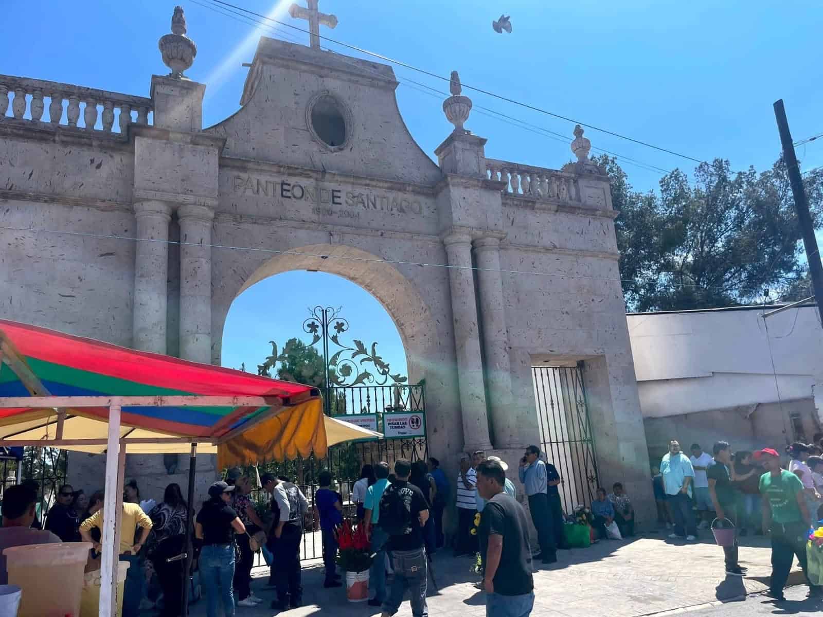 Atacan abejas en el pante&oacute;n 