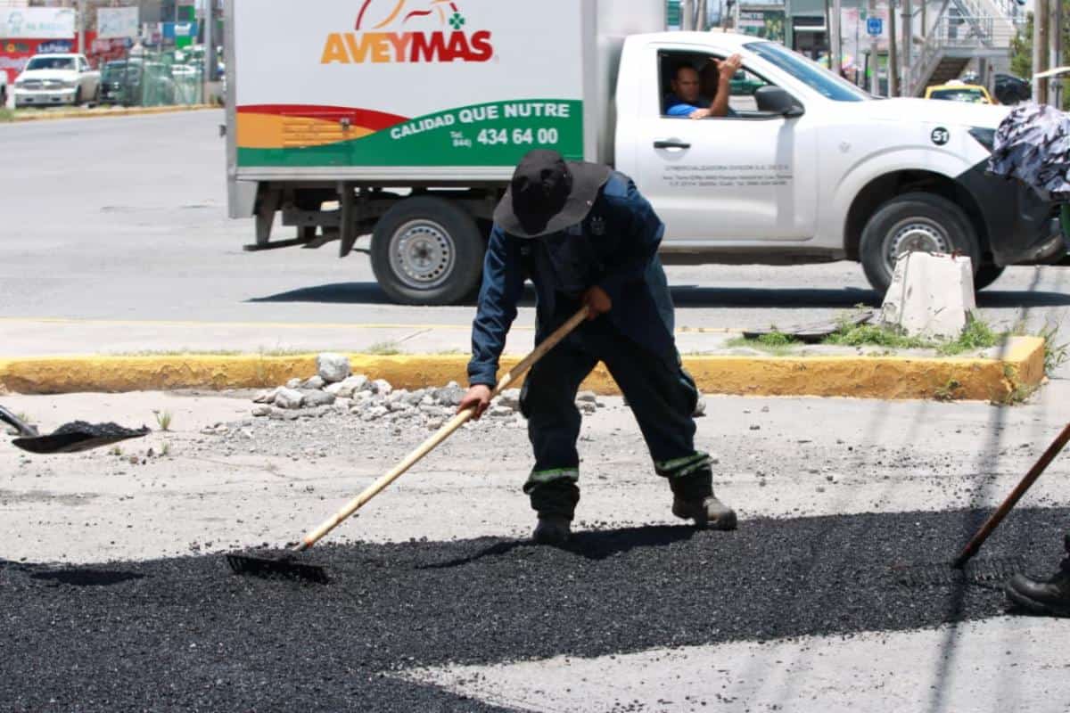 Rehabilita Javier vialidades clave