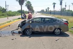 Abuelito dormita al volante Y se impacta en camellón