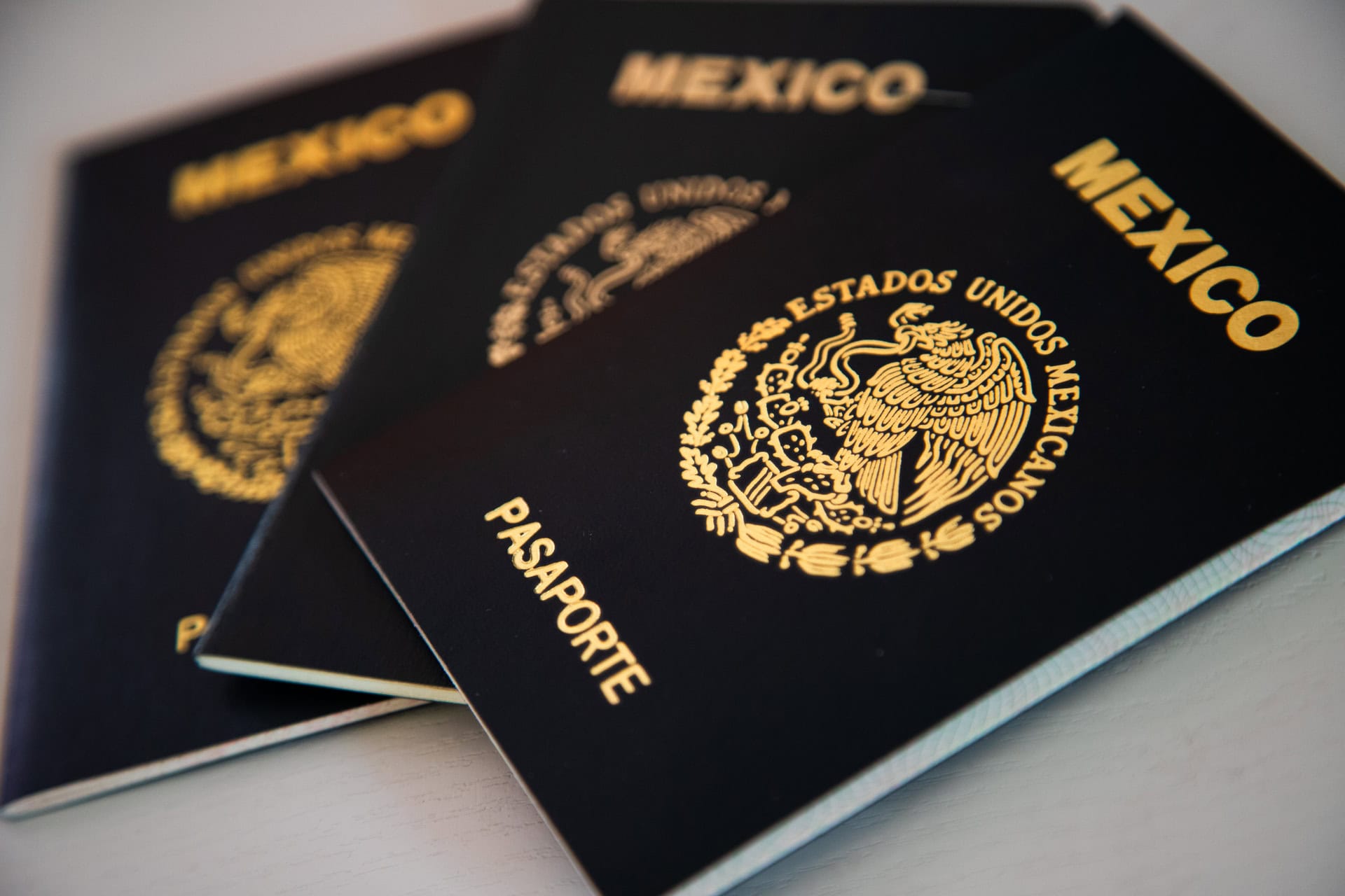 &Oacute;scar Aguilar reporta fluctuaciones en tr&aacute;mites de pasaporte en Monclova
