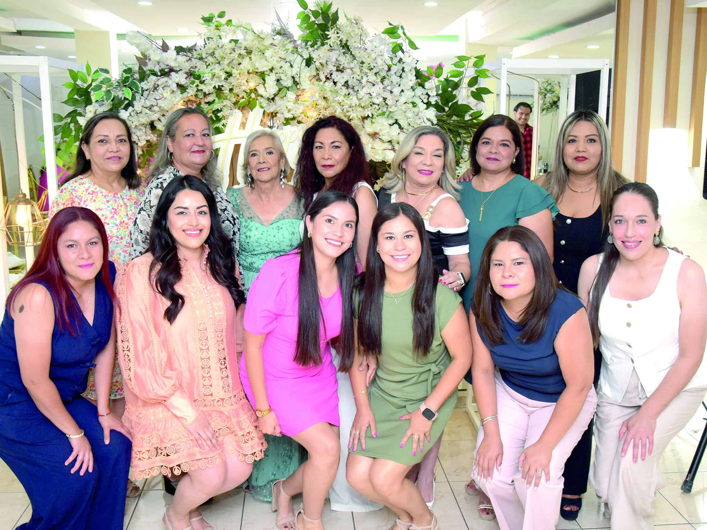 Bertha Garc&iacute;a celebra su cumplea&ntilde;os 80 rodeada de su familia