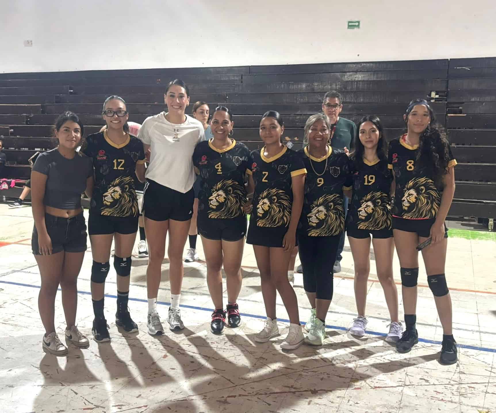 Liga Rangelitos premia a campeones del voleibol en Monclova