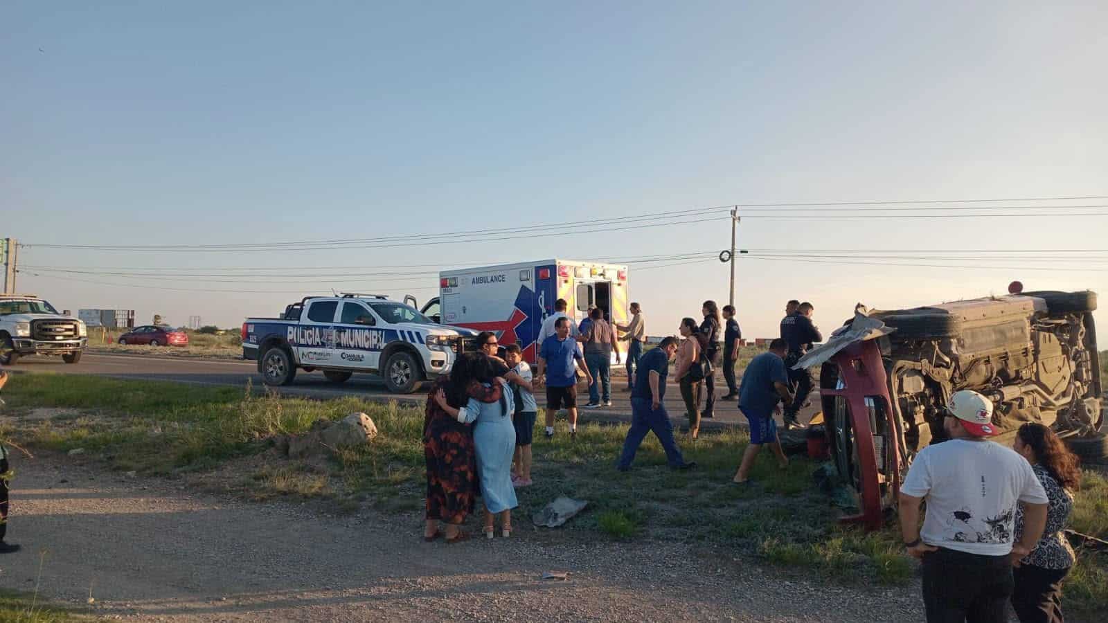 Volcadura en la Carretera 57 deja dos personas lesionadas entre Allende y Morelos