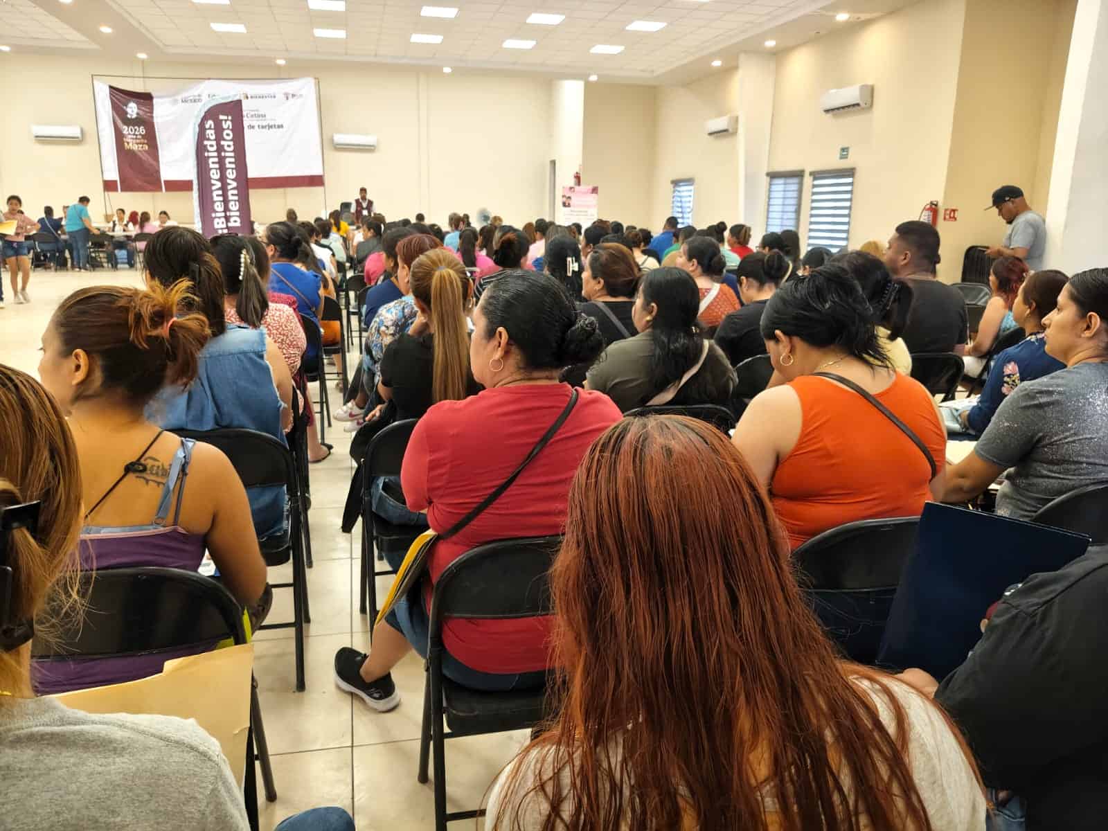 M&aacute;s de mil 500 estudiantes de Nava reciben la beca Rita Cetina