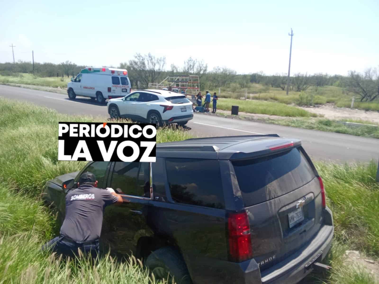 Trailero saca a paisanos de la 57