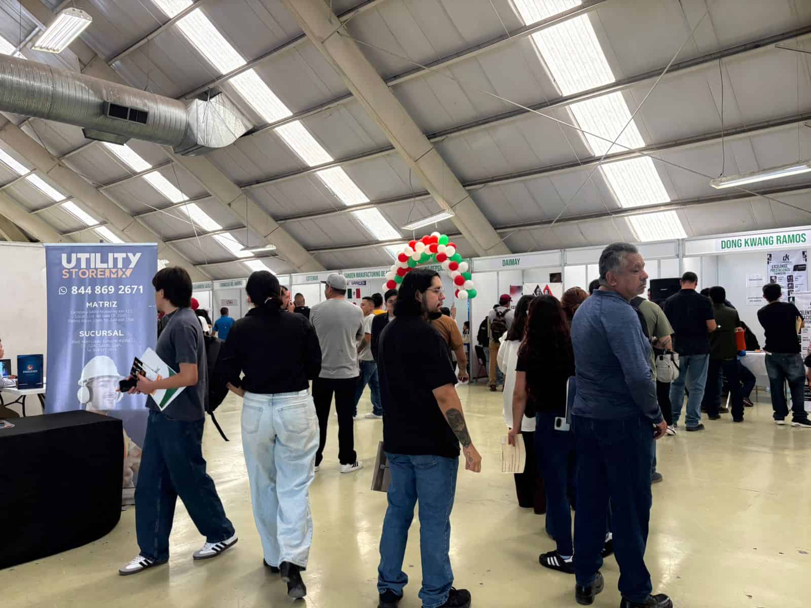 Feria del Empleo en Saltillo: m&aacute;s de 540 personas buscan oportunidades laborales