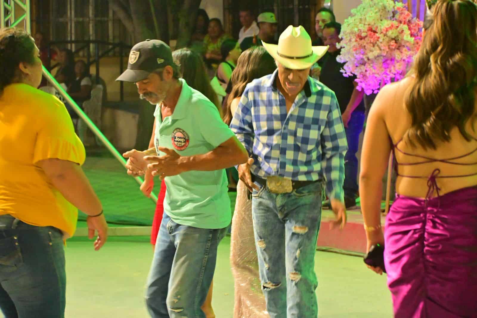 Nahomi Mart&iacute;nez se corona como Flor M&aacute;s Bella del Ejido Sombrerete 2026