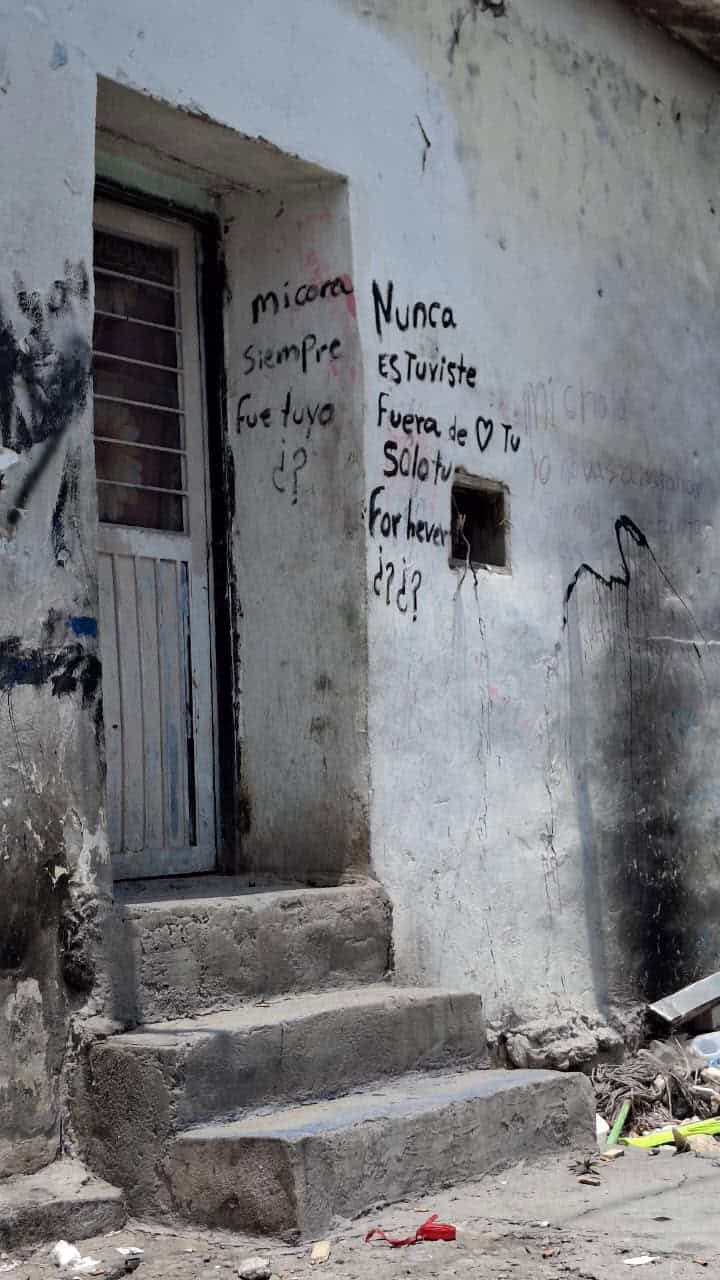 Frases de amor expuestas en una casa de Monclova