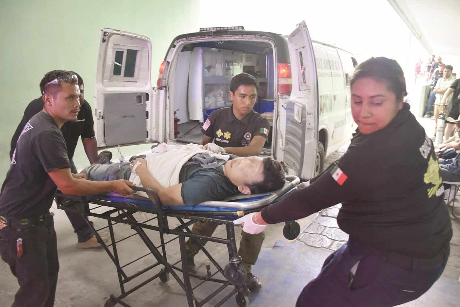 Solicitan sangre para Alejandro Galv&aacute;n tras accidente en carretera 30