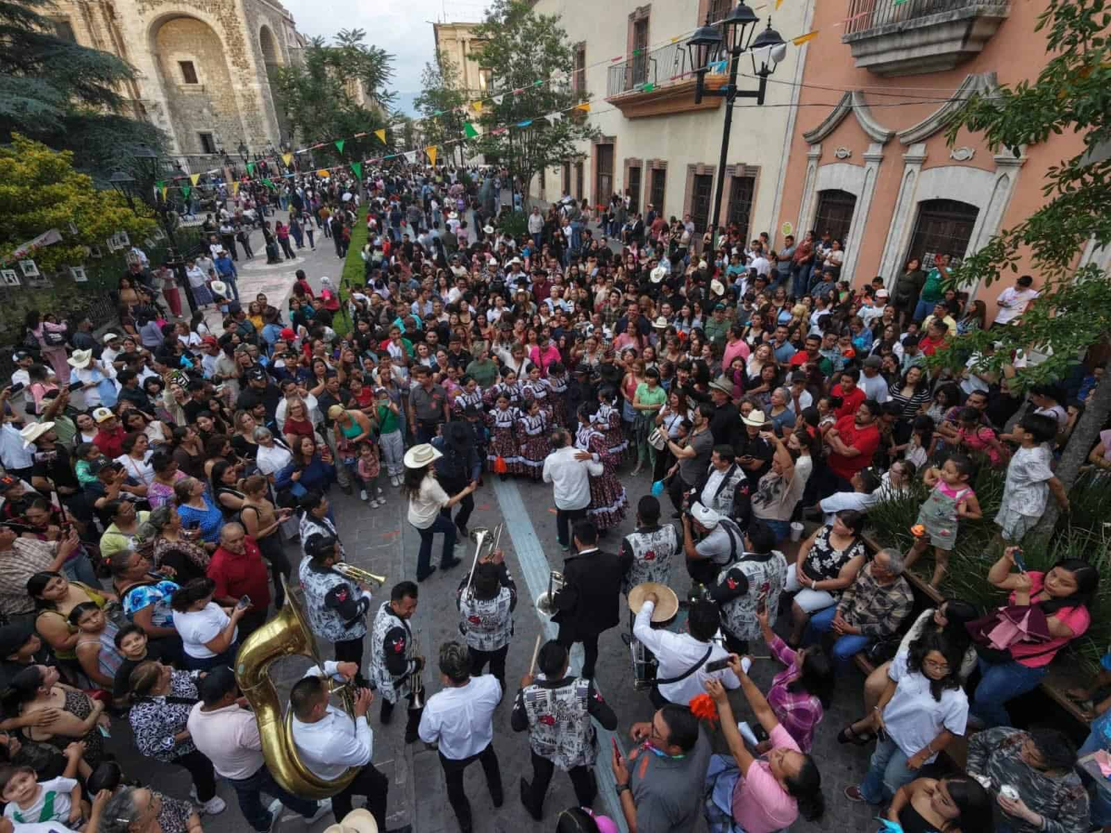 Festival Internacional de las Artes: Turistas extranjeros disfrutan en Saltillo