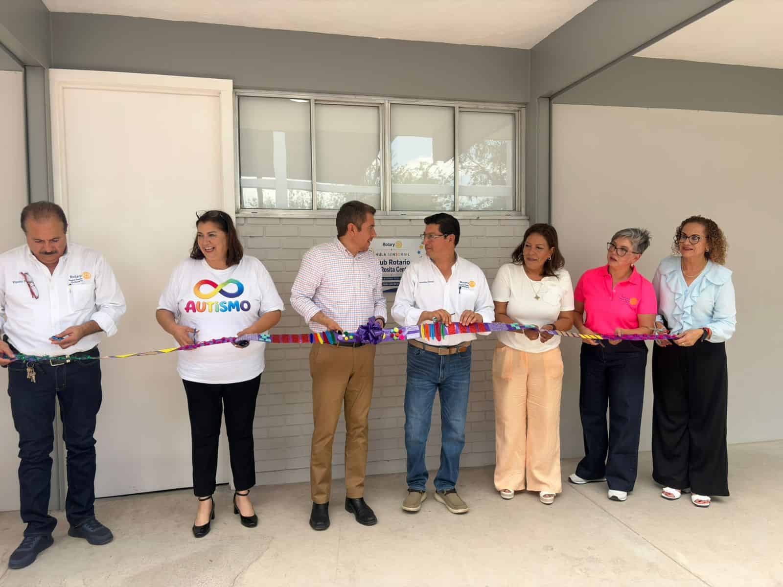 Osvaldo Garza entrega aula sensorial en Nueva Rosita para el CAM 17