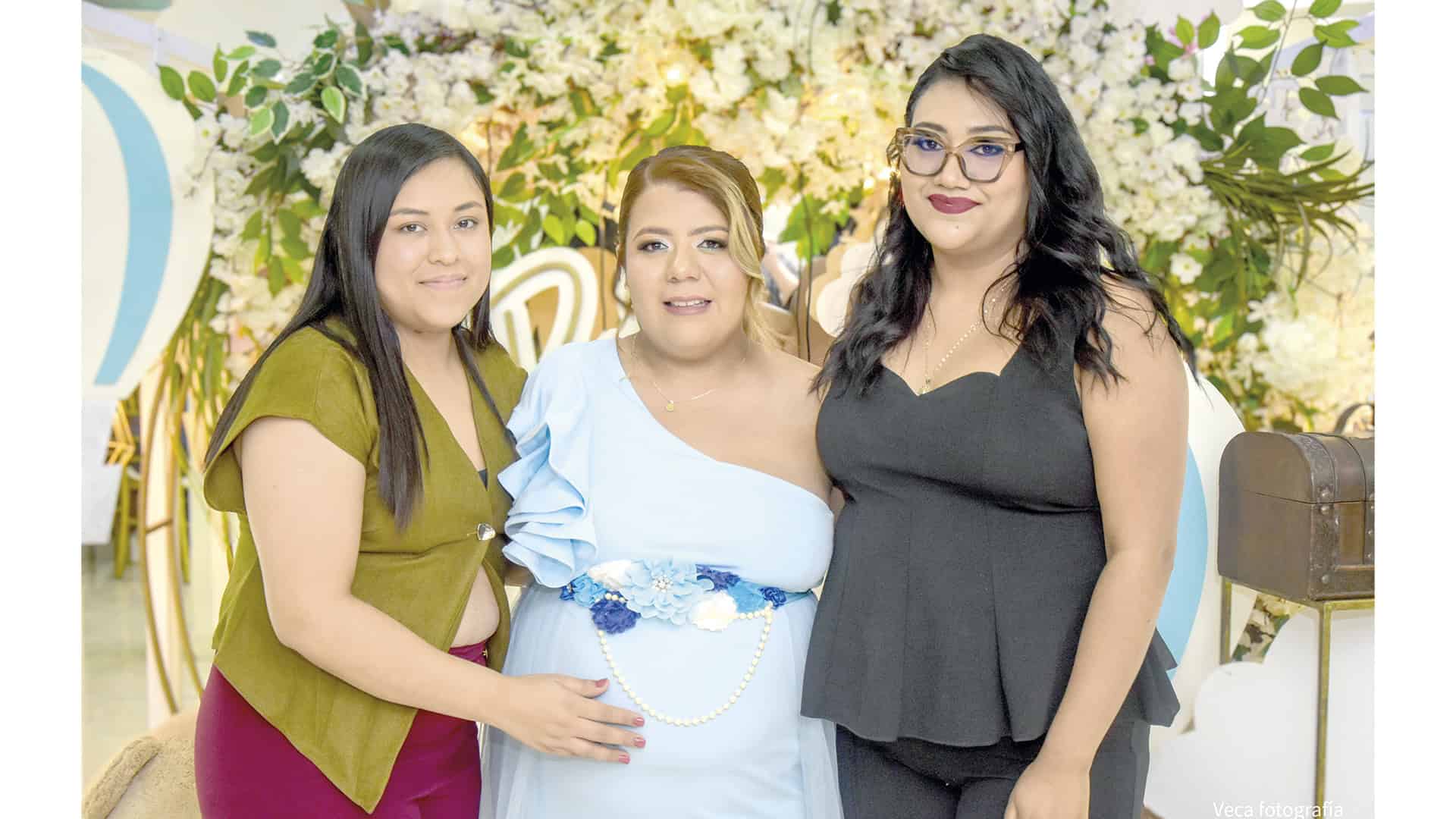 Nallely Reyes y Abraham Mart&iacute;nez disfrutan de su baby shower en Monclova
