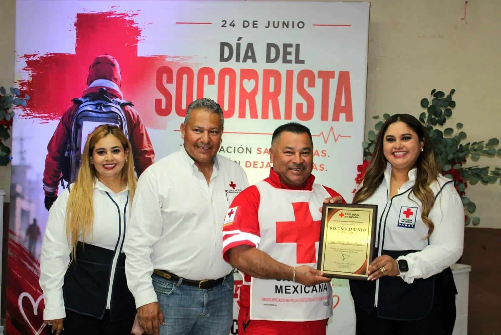 D&iacute;a del Socorrista: homenaje a param&eacute;dicos de Cruz Roja en Sabinas