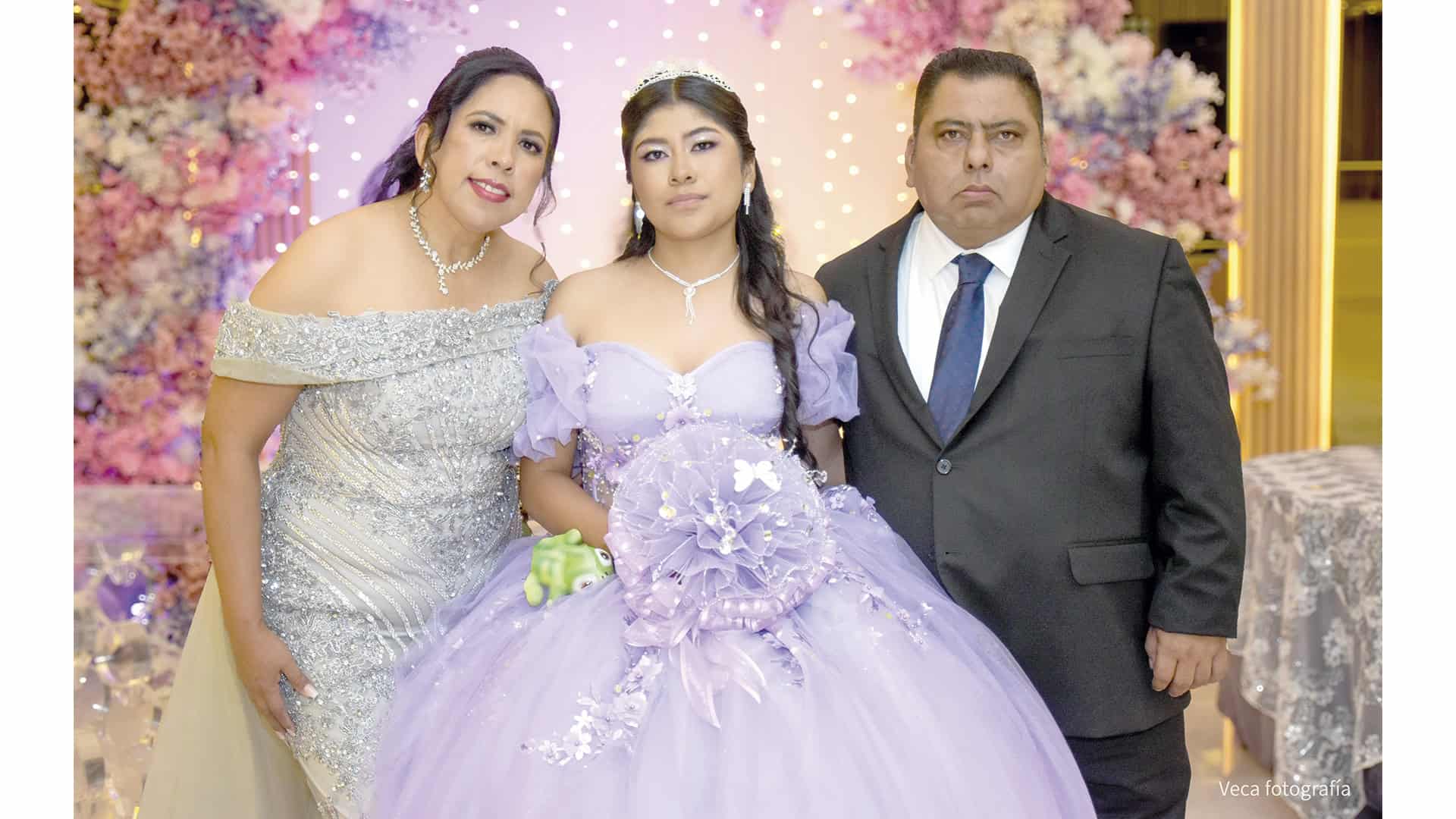 Gabriela Garc&iacute;a Tolentino celebra sus XV a&ntilde;os en emotiva fiesta familiar