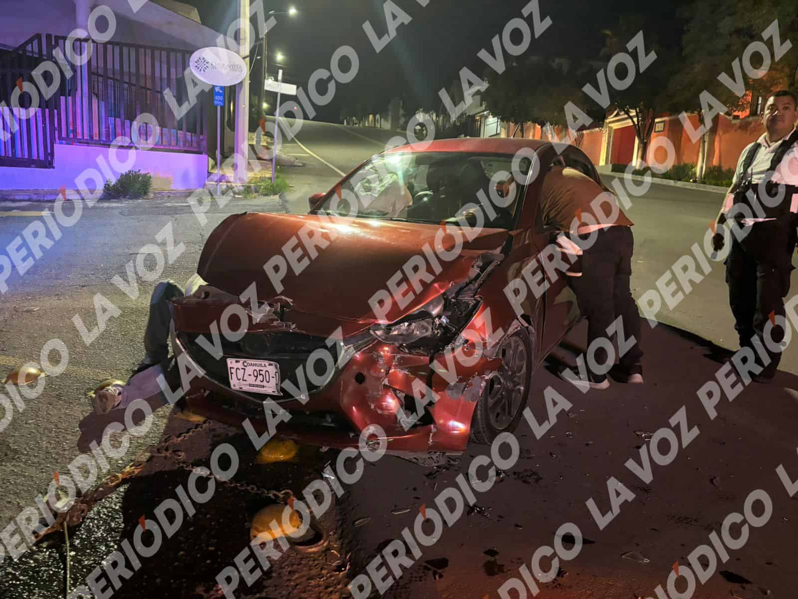 Monclova: choque entre veh&iacute;culo de plataforma y camioneta deja da&ntilde;os