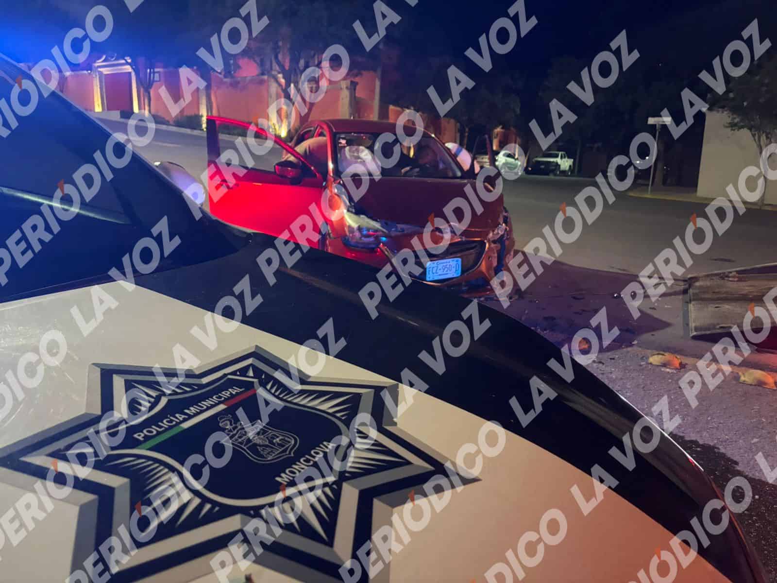 Monclova: choque entre veh&iacute;culo de plataforma y camioneta deja da&ntilde;os